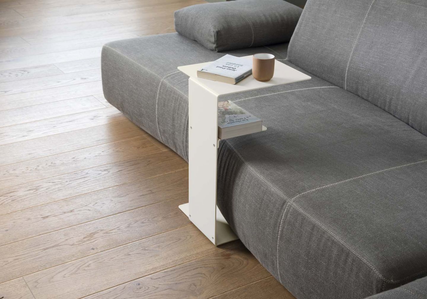 Tavolino Semicircolare Moderno URBNLIVING Half Moon, Finto Marmo Nero, Gambe In Acciaio, 83x124x37 Cm