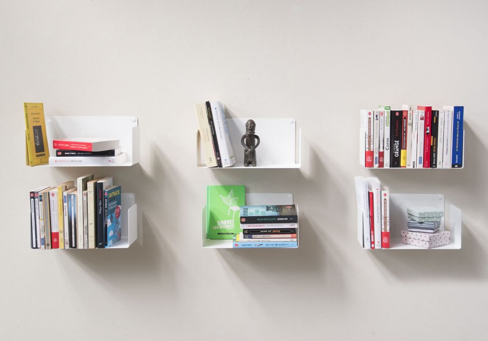 étagères flottantes design blanches pour bibliothèque murale minimaliste