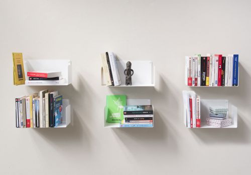 étagères flottantes design blanches pour bibliothèque murale minimaliste
