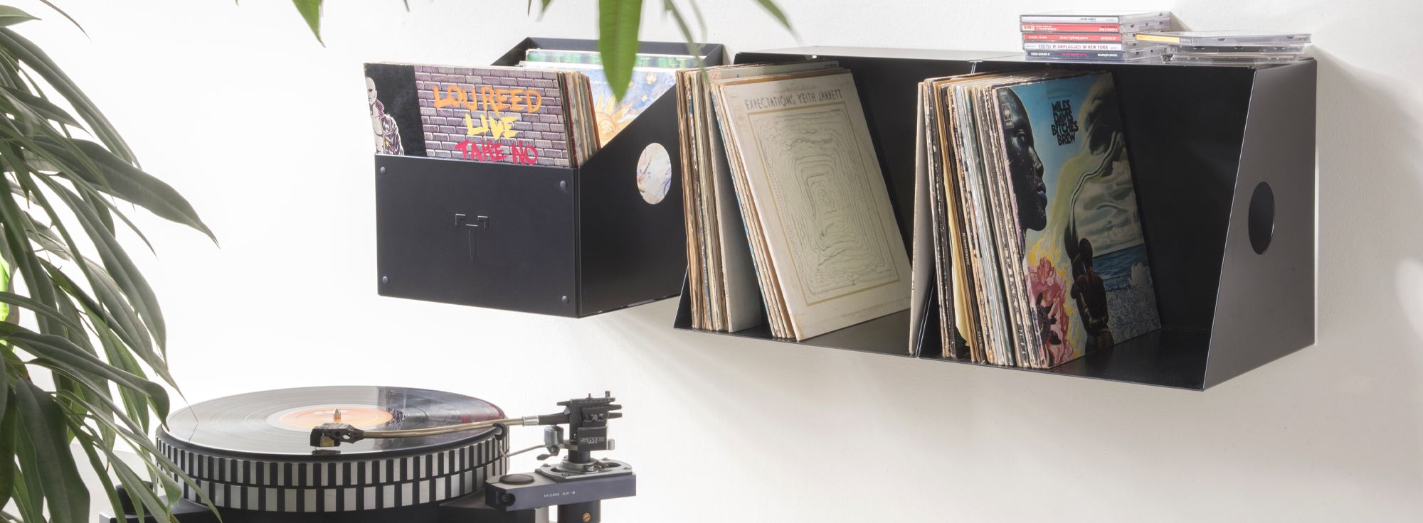Discreet and practical storage to showcase your vinyl records